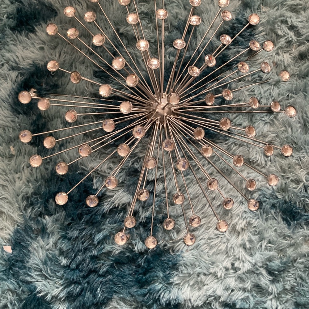 Wall Decor silver shimmering burst design - Picture 2 of 3
